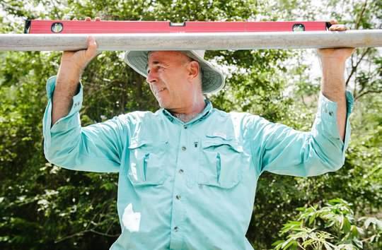 Steve McCarney leveling an array in Sabana Crespo Mini-Grid copy