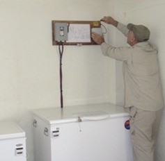 Steve McCarney wiring a solar direct drive fridge and freezer copy